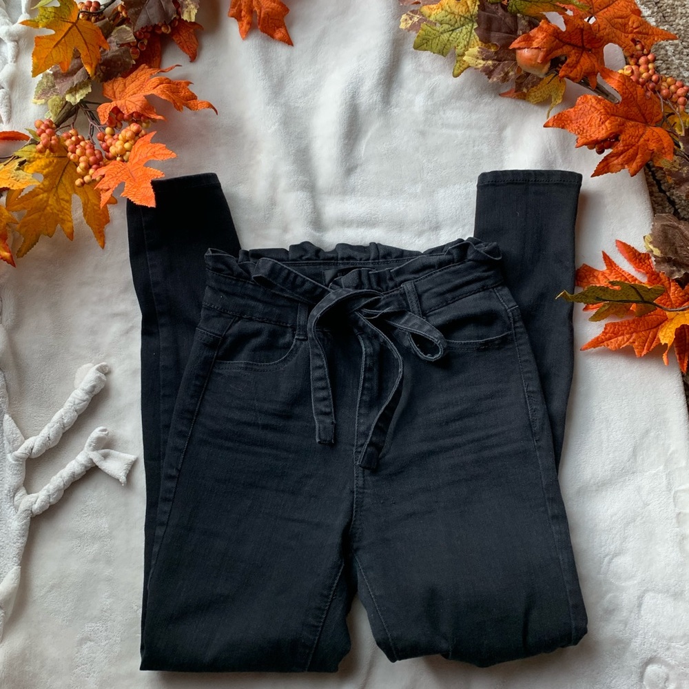 High wasted Black Label jeans with attached belt